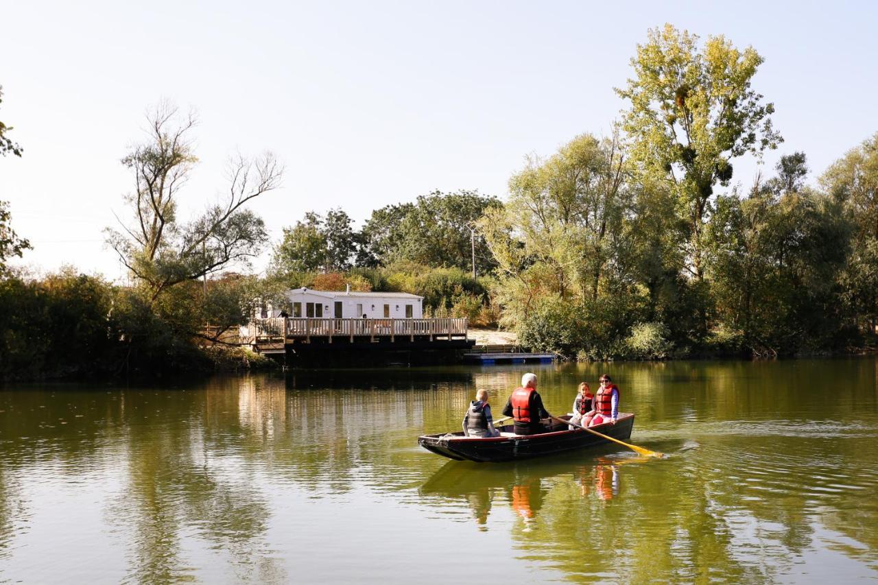 Hotel Les Etangs De La Bassee Gravon Exterior foto