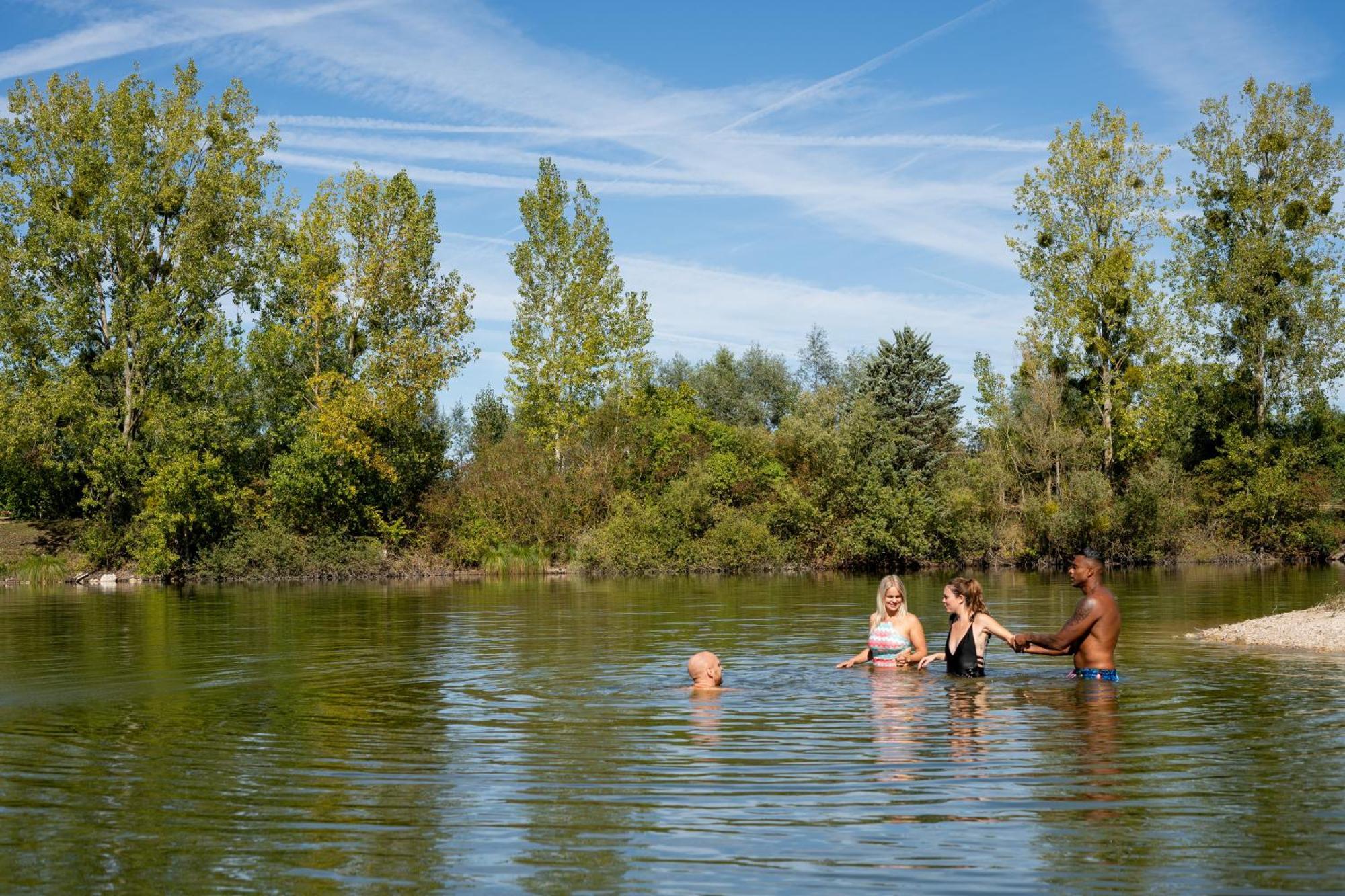 Hotel Les Etangs De La Bassee Gravon Exterior foto